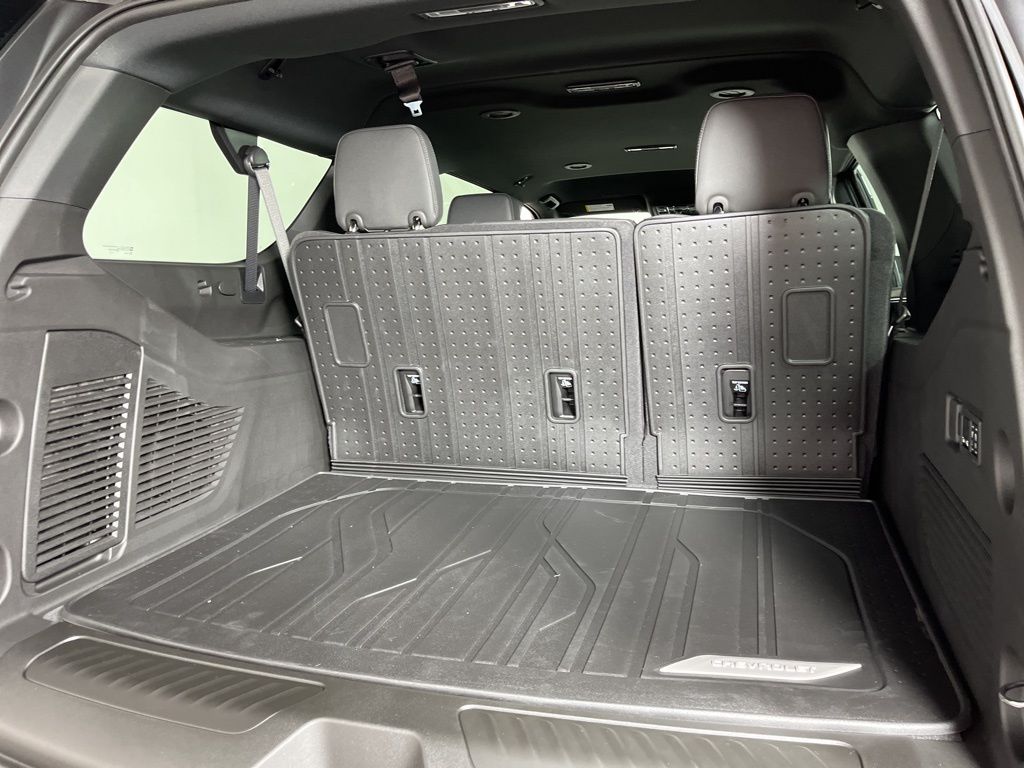 Thumbnail: 2026 Chevrolet Suburban - 21