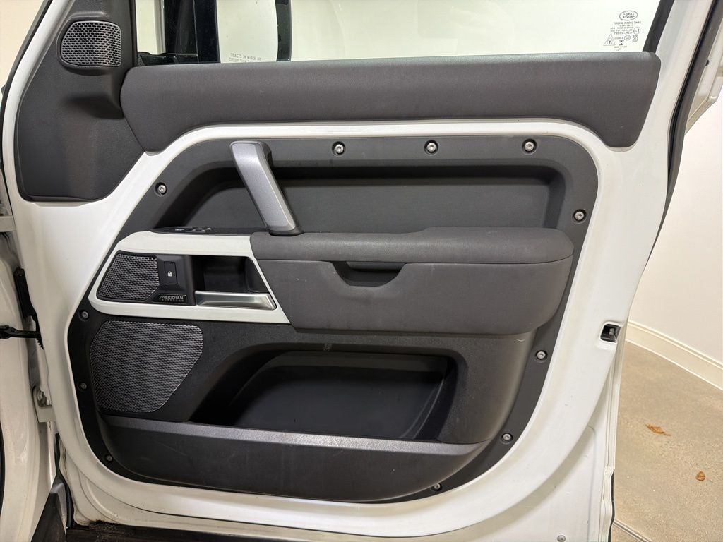 Certified Used 2022 White Land Rover X-Dynamic SE image 23