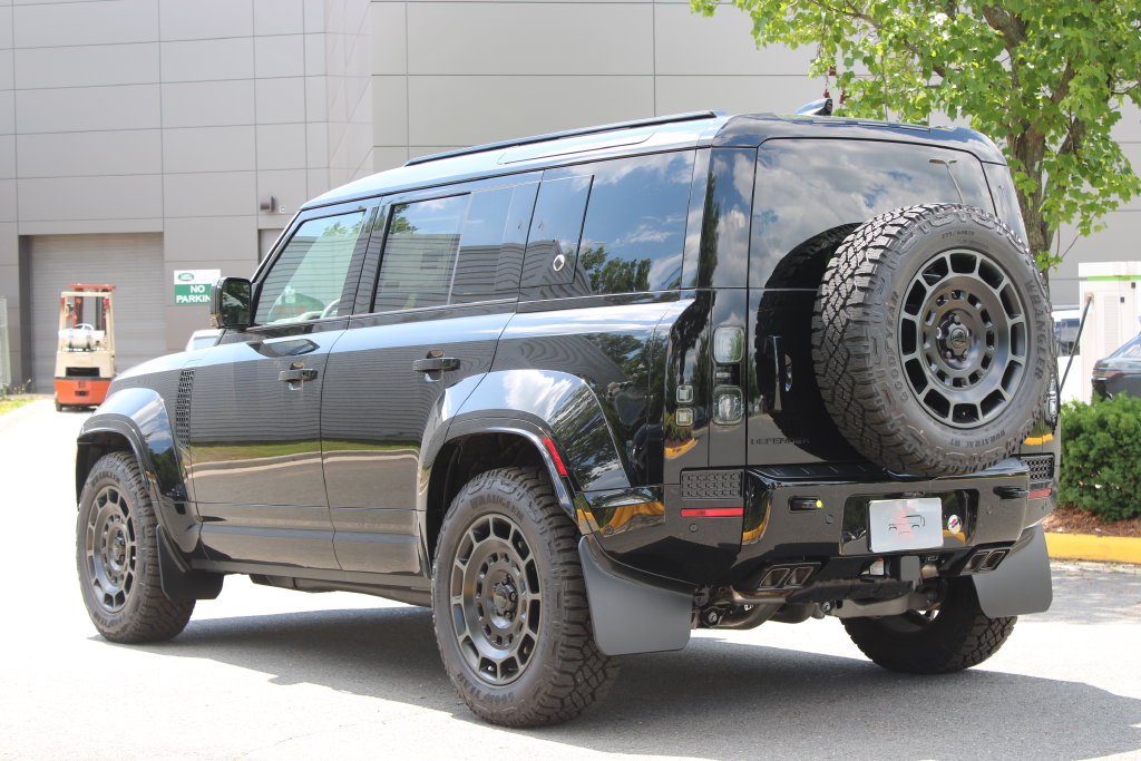 New 2026  Land Rover OCTA Black image 5
