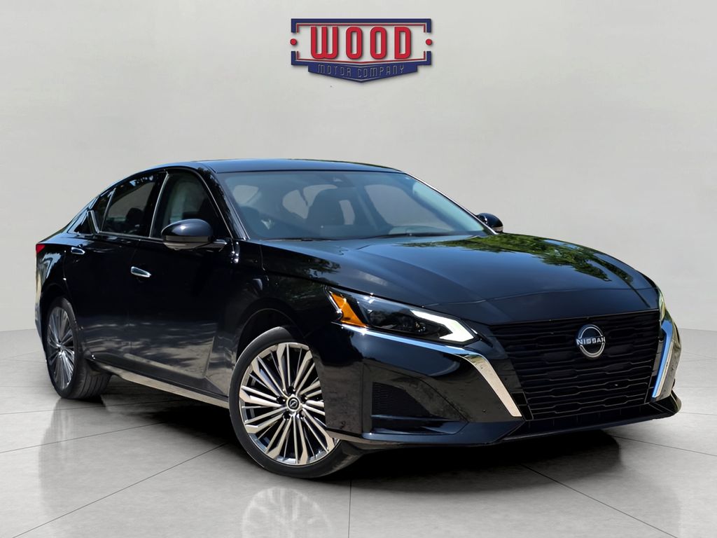 Super Black Clearcoat 2024 Nissan Altima Sedan All-Wheel Drive Continuously Variable Transmission