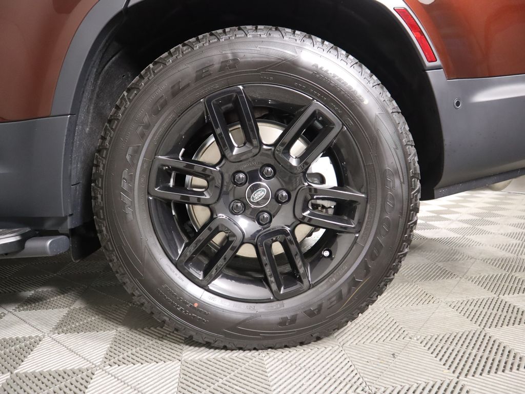 Thumbnail: 2025 Land Rover Defender - 32