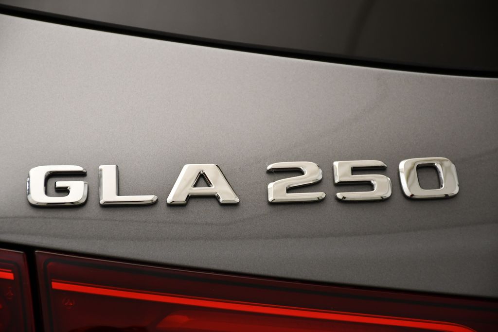 Thumbnail: 2026 Mercedes-Benz GLA - 9