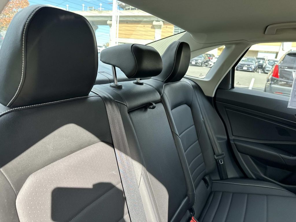 Thumbnail: 2022 Volkswagen Jetta - 26