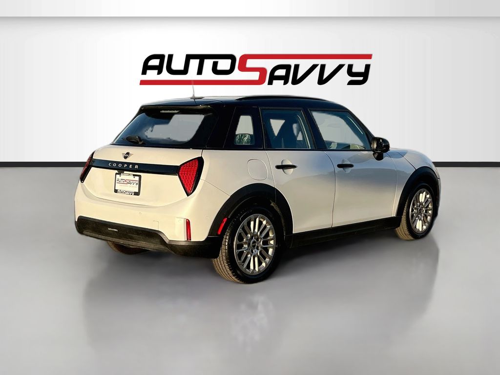 Used 2025 White MINI Signature Plus image 7