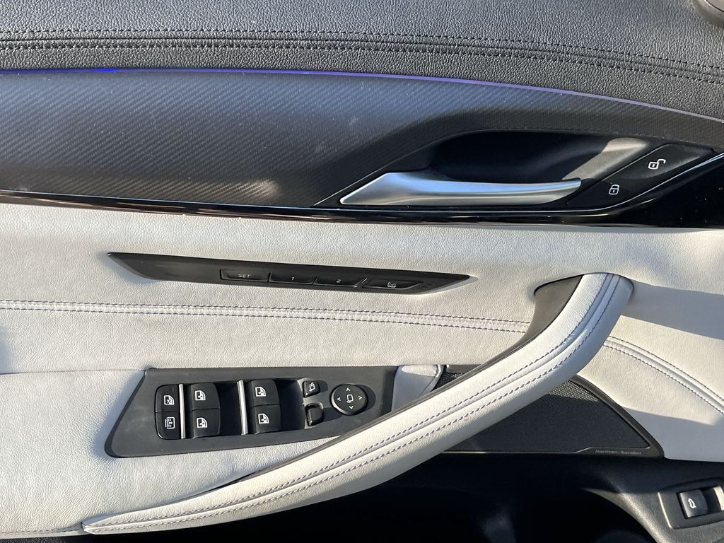 Thumbnail: 2021 BMW M5 - 13