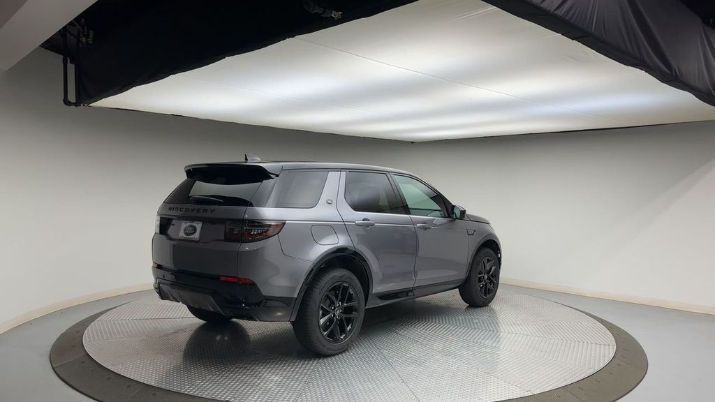 2025 Land Rover Discovery Sport SE 8