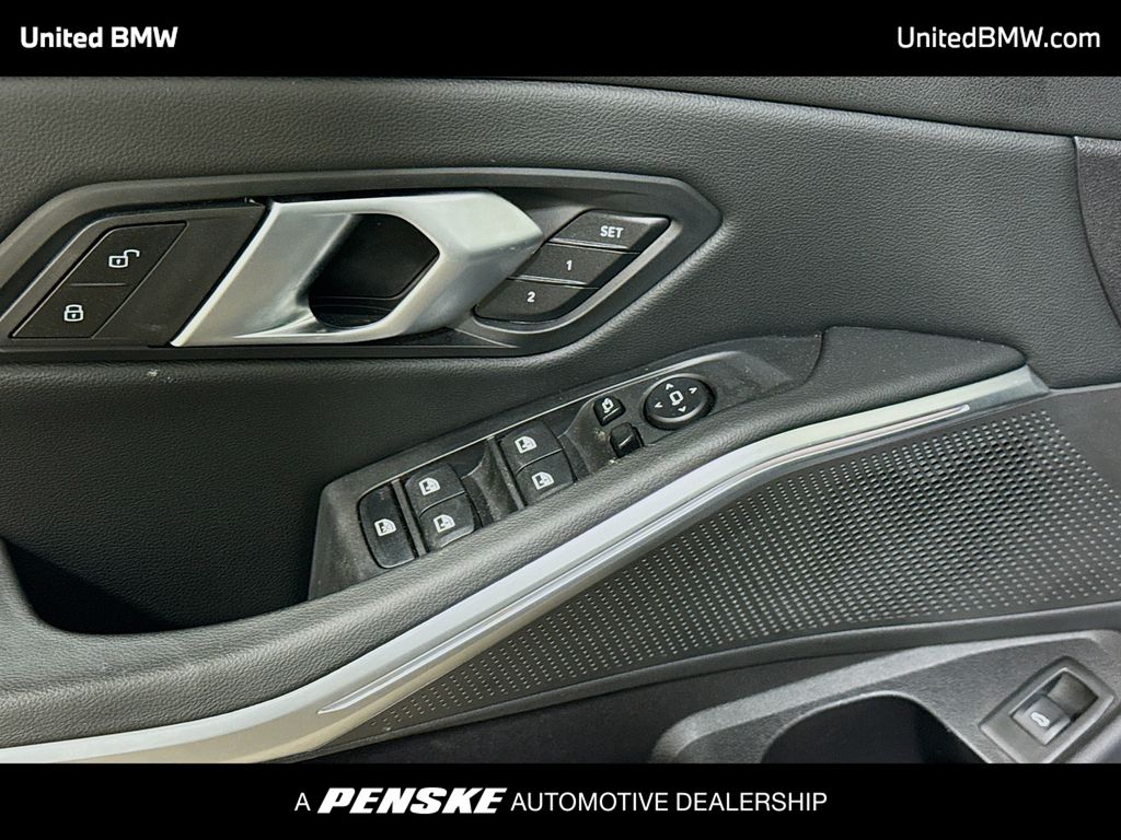 Thumbnail: 2025 BMW 3 Series - 3