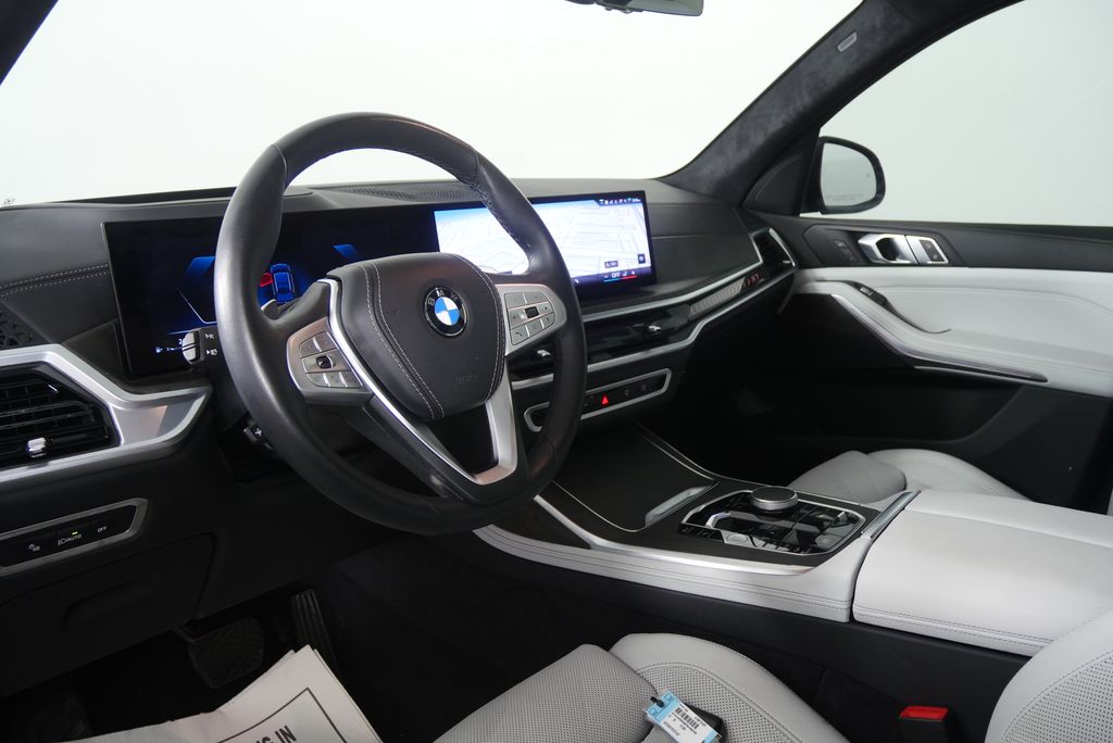 Thumbnail: 2024 BMW X7 - 12