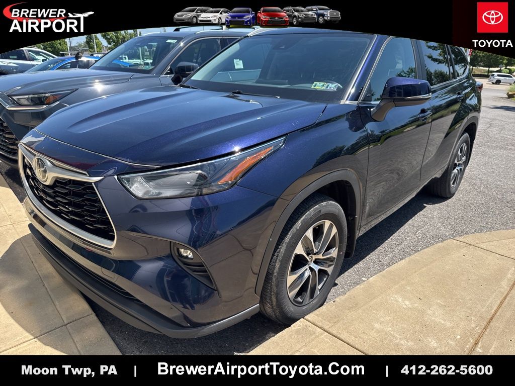 2023 Toyota Highlander XLE FWD's photo