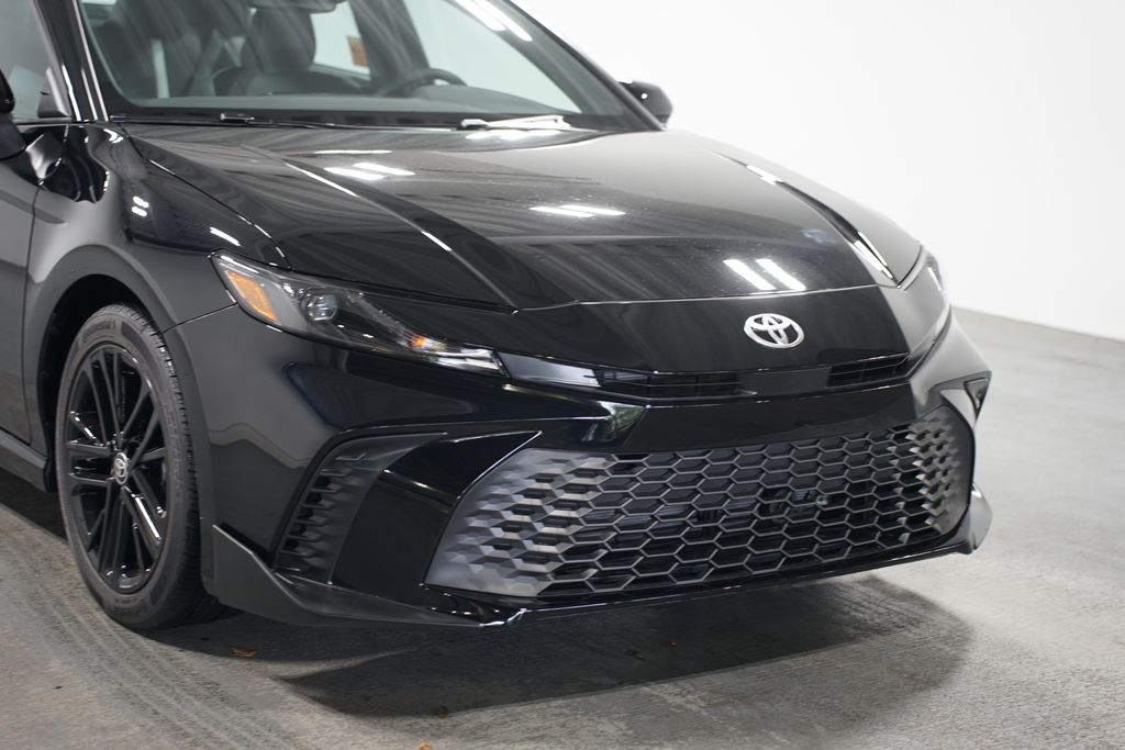 2025 Toyota Camry SE 4