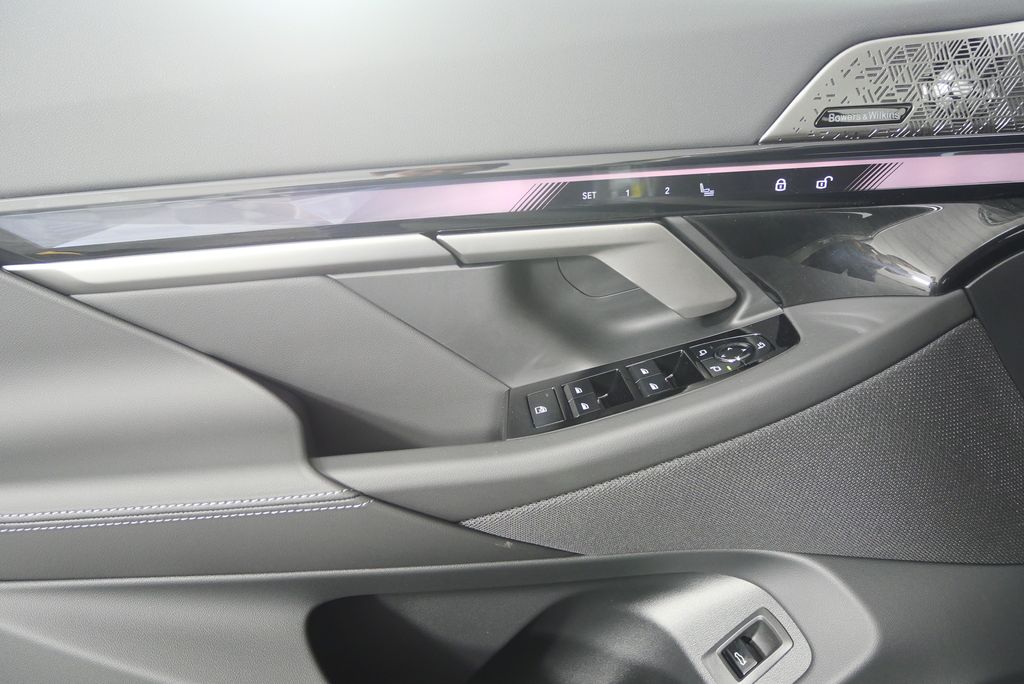 Thumbnail: 2026 BMW 5 Series - 9
