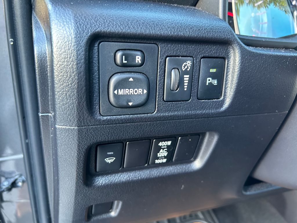 Thumbnail: 2016 Toyota 4Runner - 18