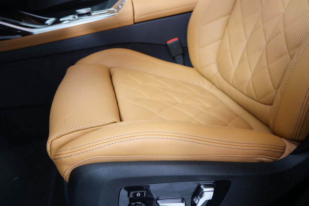 Thumbnail: 2026 BMW X7 - 9