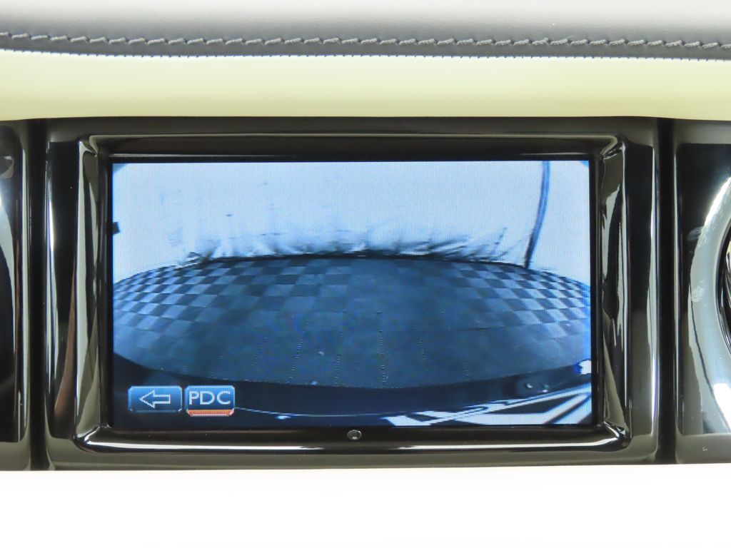 Thumbnail: 2012 Rolls-Royce Phantom - 23