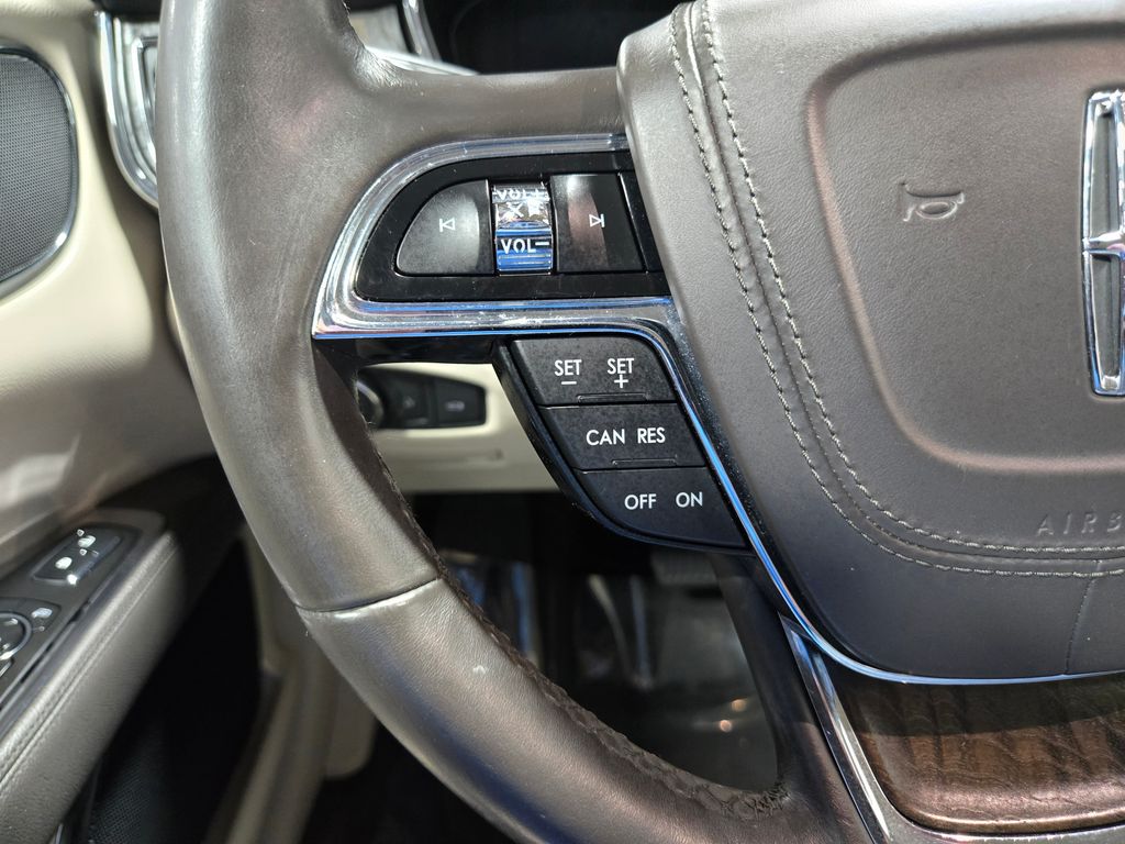 2017 Lincoln Continental Reserve - Photo 14