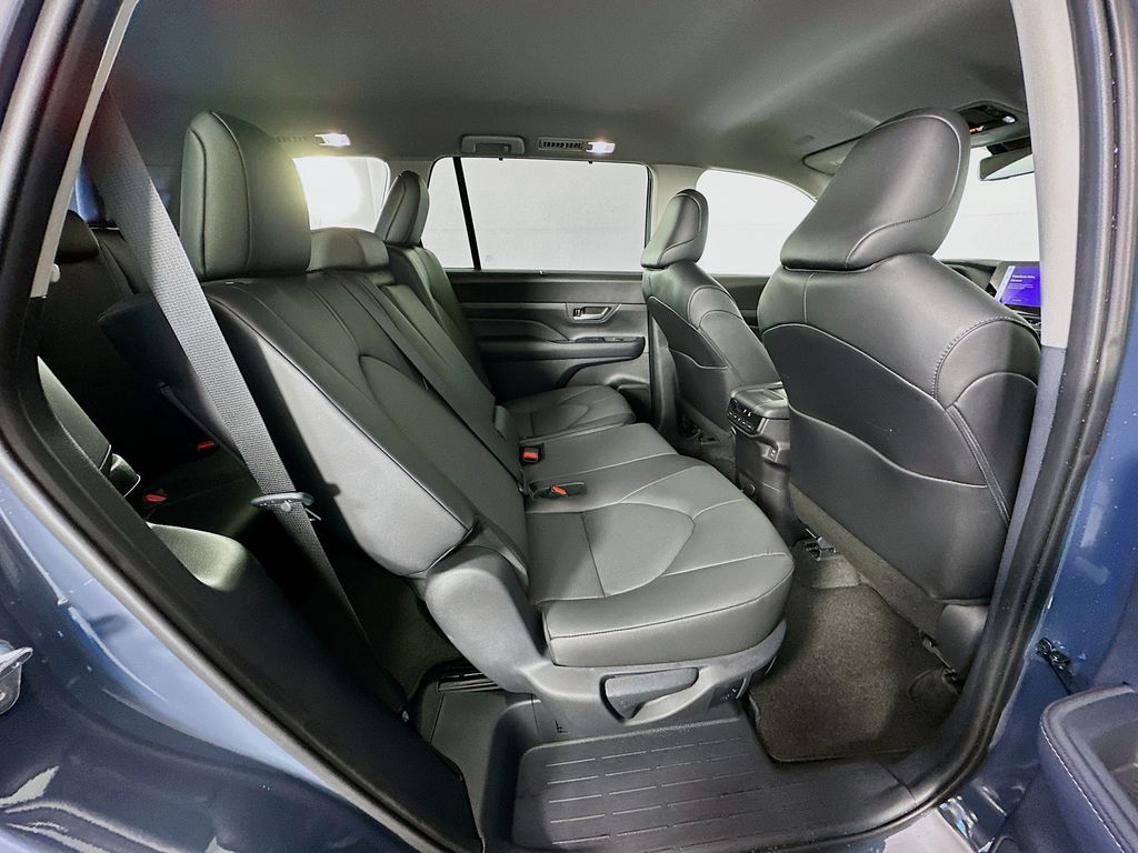 Thumbnail: 2025 Toyota Grand Highlander - 27