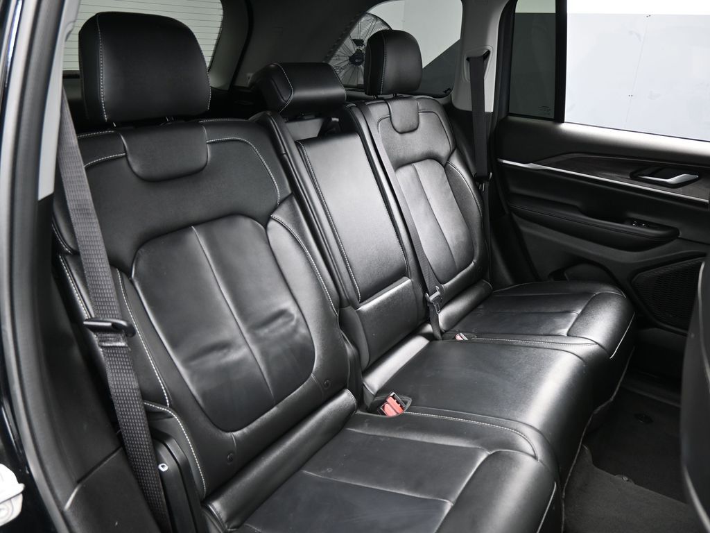 Used 2023 Diamond Black Crystal Pearlcoat Jeep Limited image 46