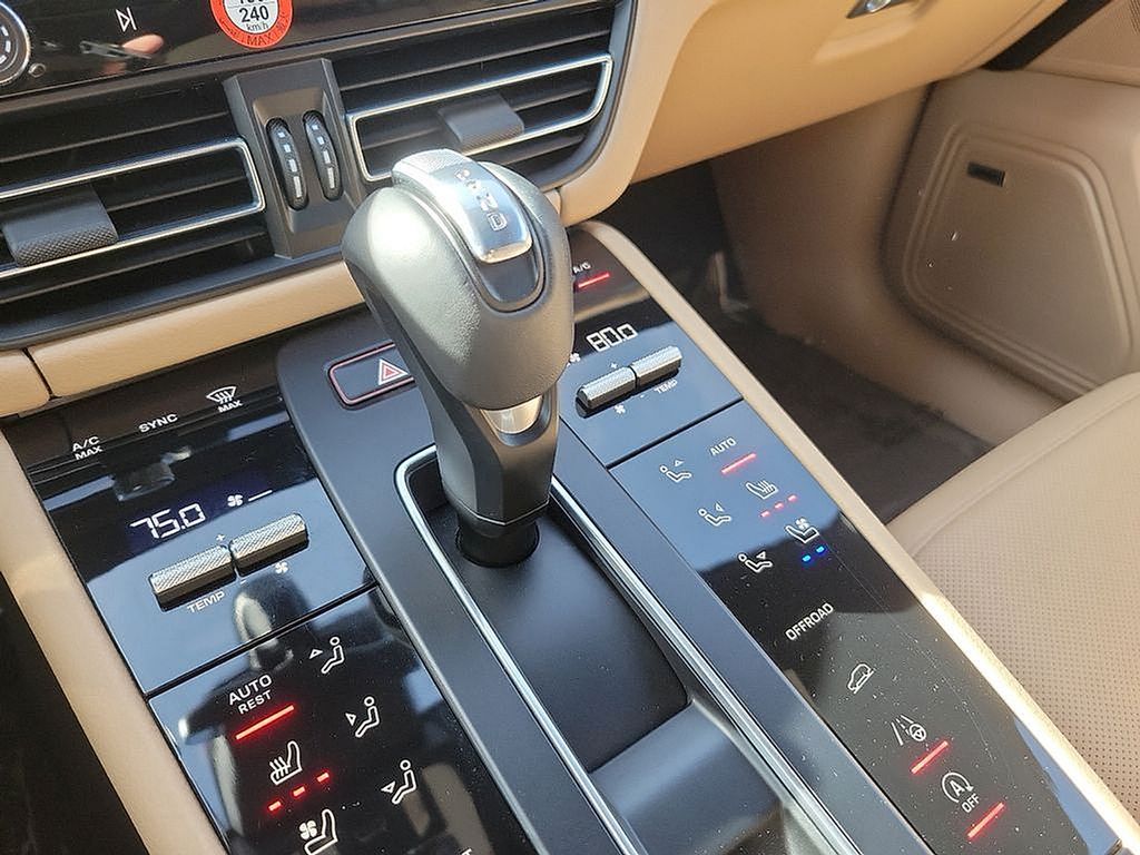 2023 Porsche Macan  15
