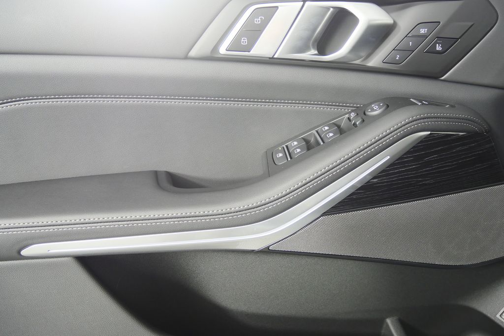 Thumbnail: 2026 BMW X5 - 9
