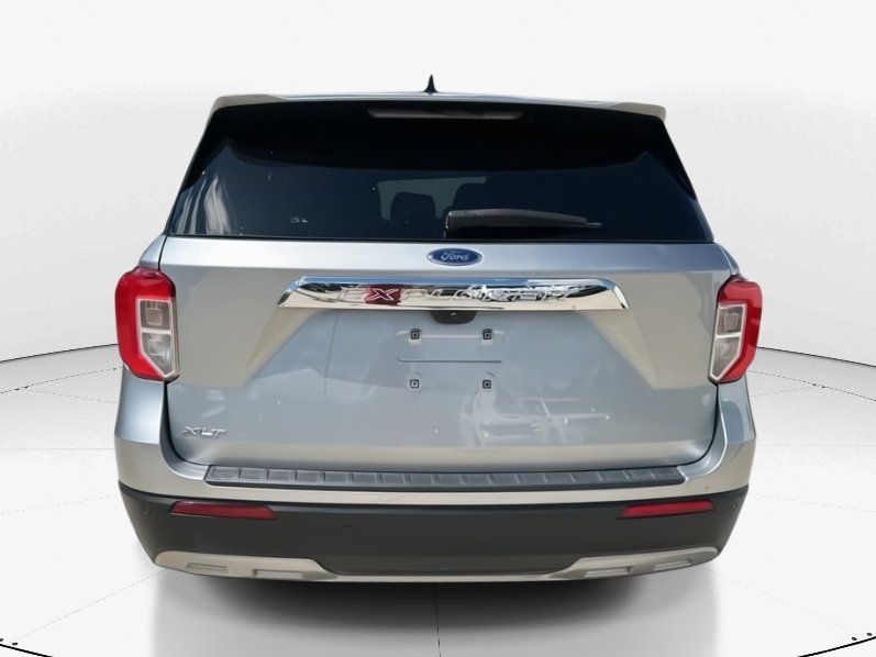 2024 Silver Metallic Ford Explorer XLT RWD SUV