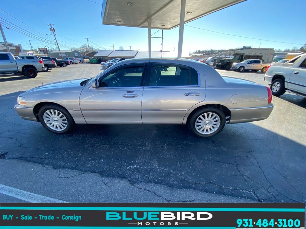 2003 Lincoln Town Car Executive