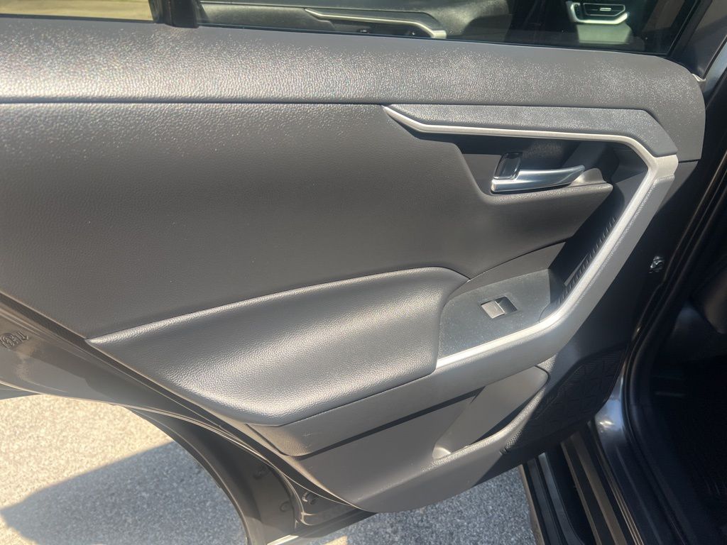 2022 Toyota RAV4 XLE Premium photo