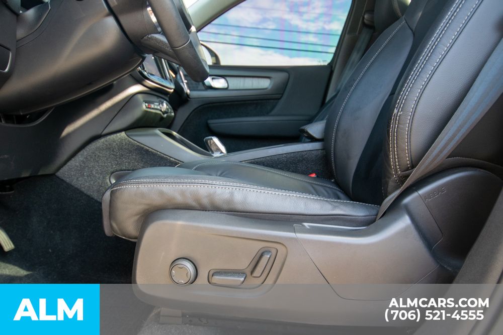 2023 Volvo XC40 Plus photo 38