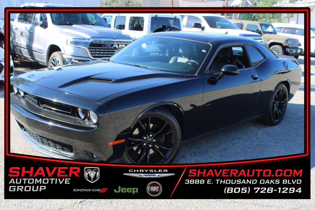 Pitch Black Clearcoat 2016 Dodge Challenger Coupe Rear-Wheel Drive 8-Speed Automatic