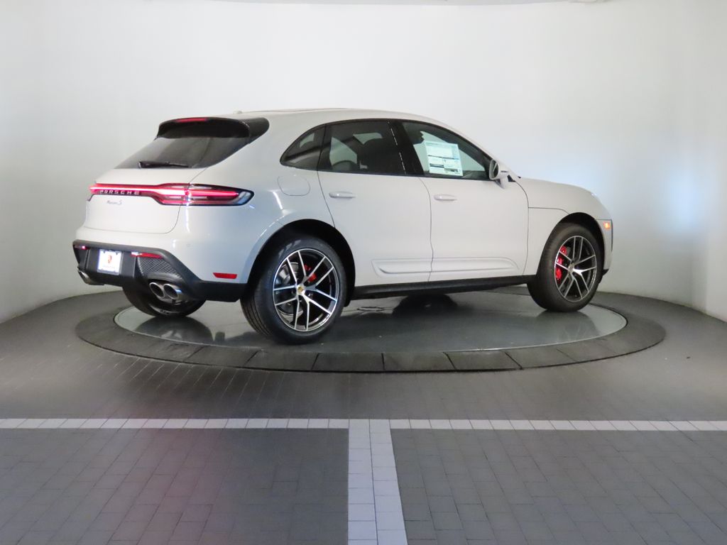 Thumbnail: 2026 Porsche Macan - 7