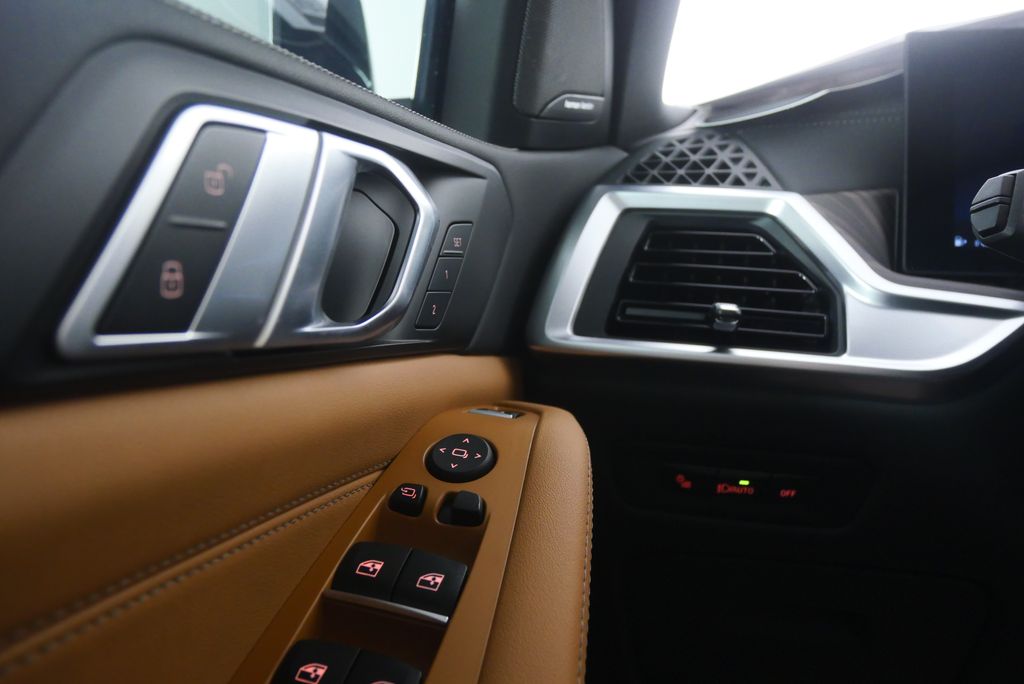 Thumbnail: 2025 BMW X5 - 21