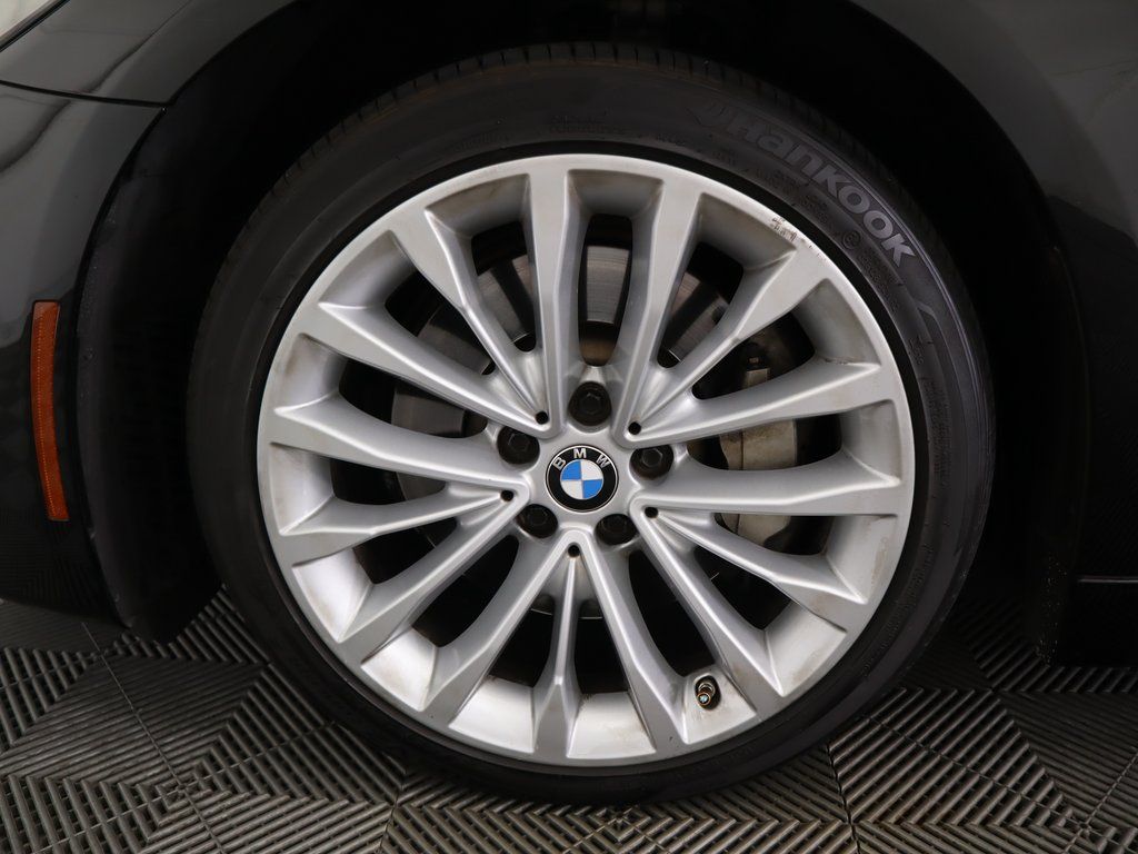 Thumbnail: 2021 BMW 5 Series - 31
