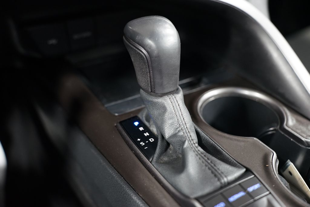 2022 Toyota Camry SE 21