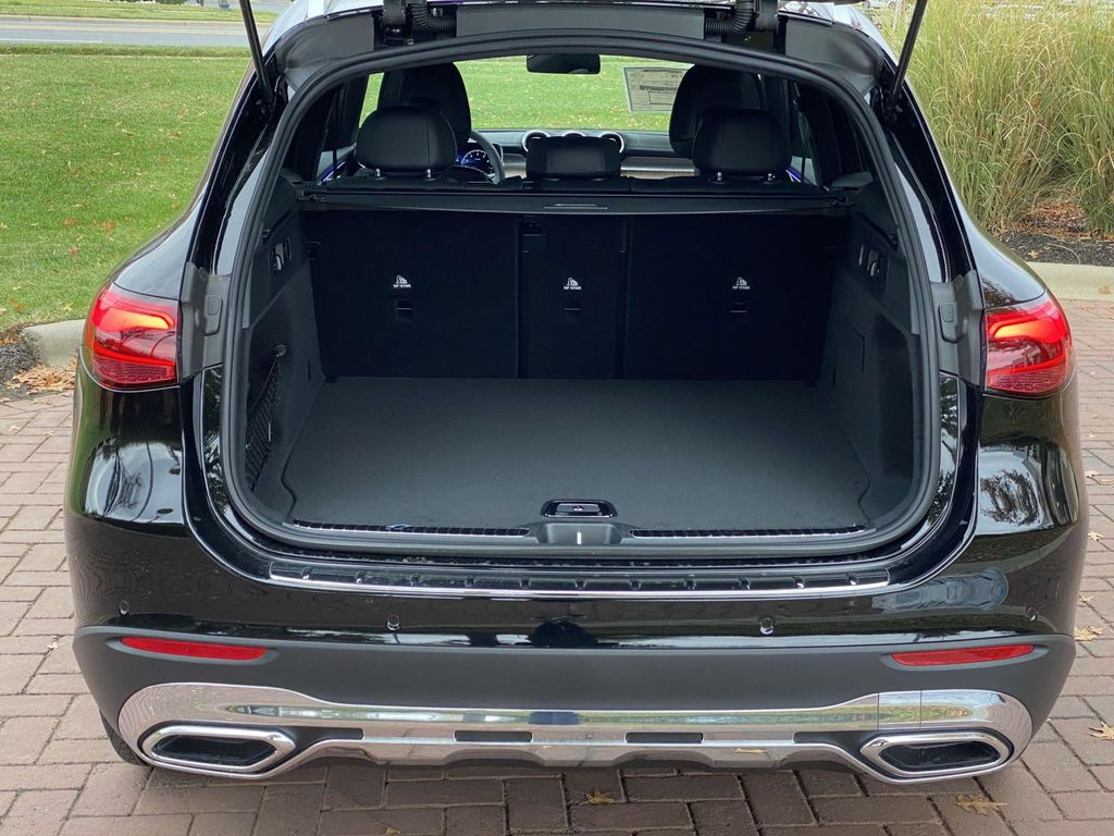 Thumbnail: 2025 Mercedes-Benz GLC - 16