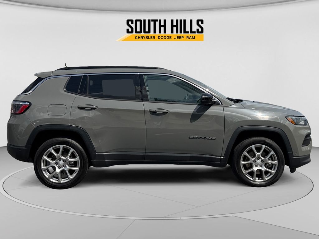 2023 Jeep Compass Latitude Lux Gray at South Hills CDJR