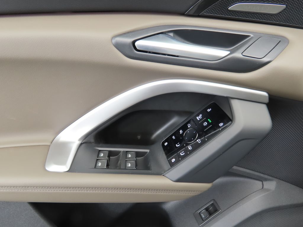 2025 Audi Q5  24