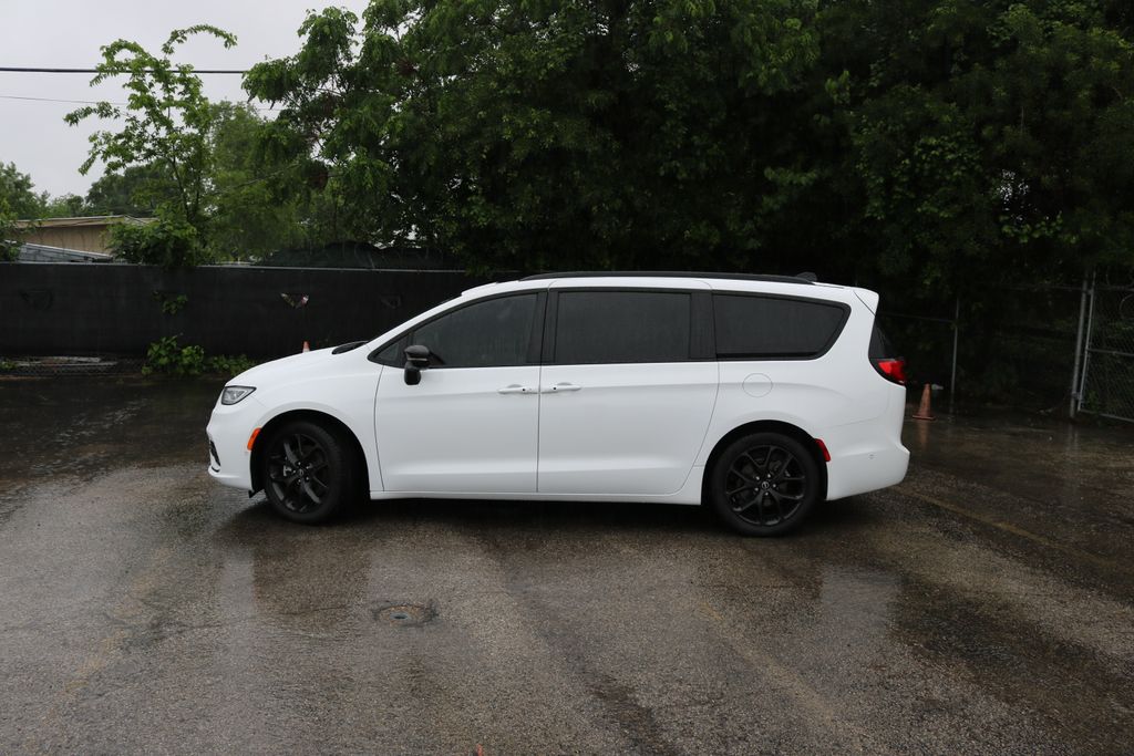 Used Car 2025 Chrysler Pacifica  Limited For Sale Under $50,000 In Austin, Texas