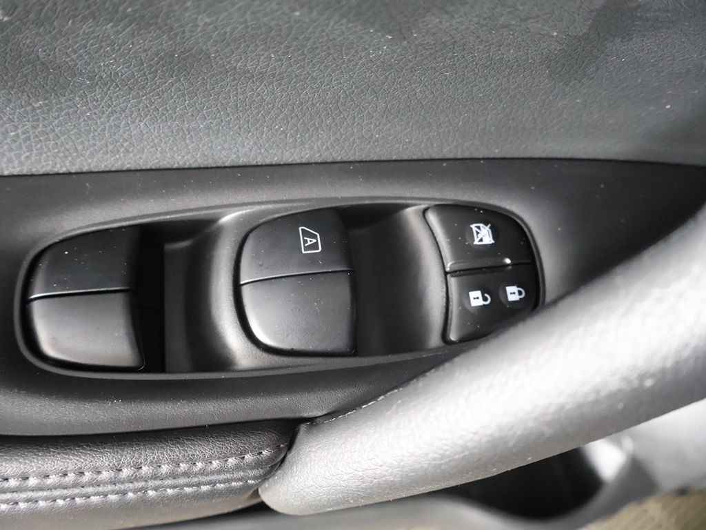Used 2018 Blue Nissan SL image 35
