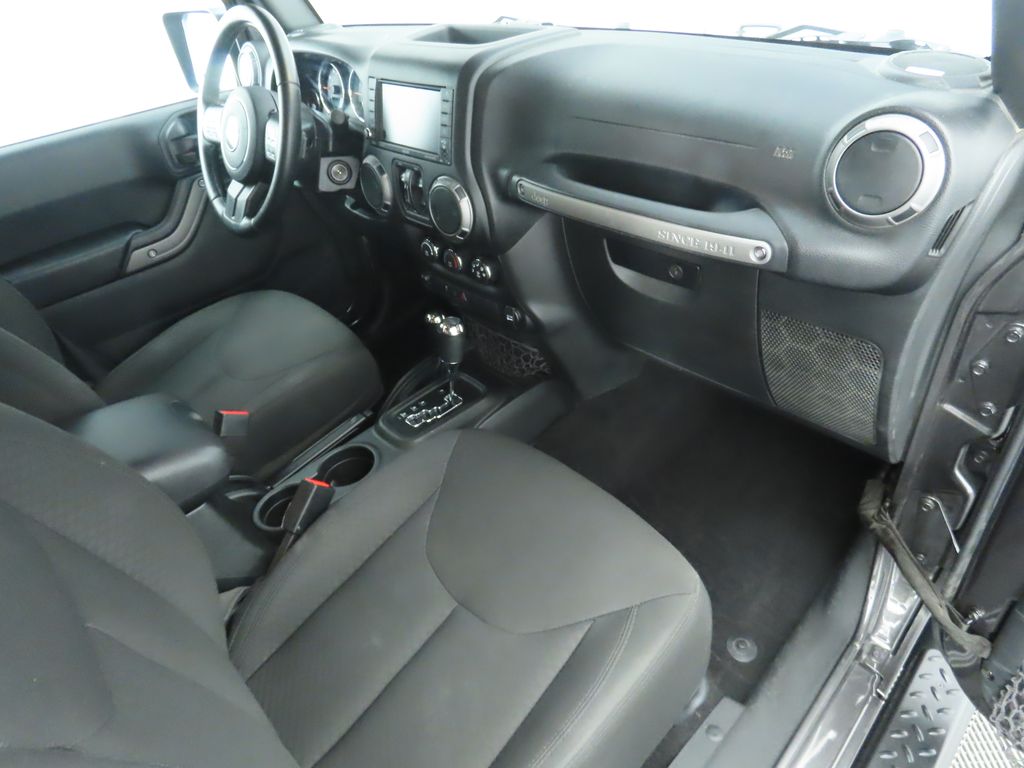 Thumbnail: 2017 Jeep Wrangler - 16