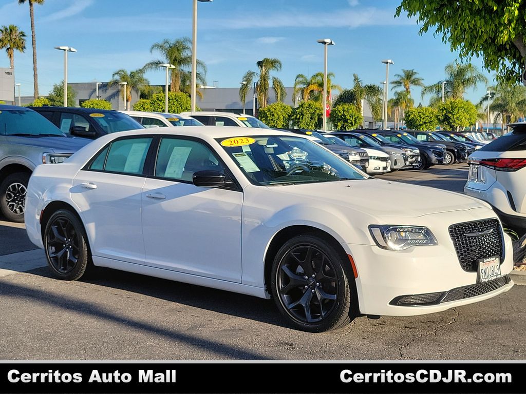 2023 Chrysler 300 Touring RWD