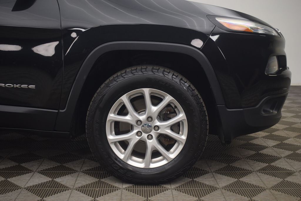 used 2015 Jeep Cherokee car, priced at $8,500