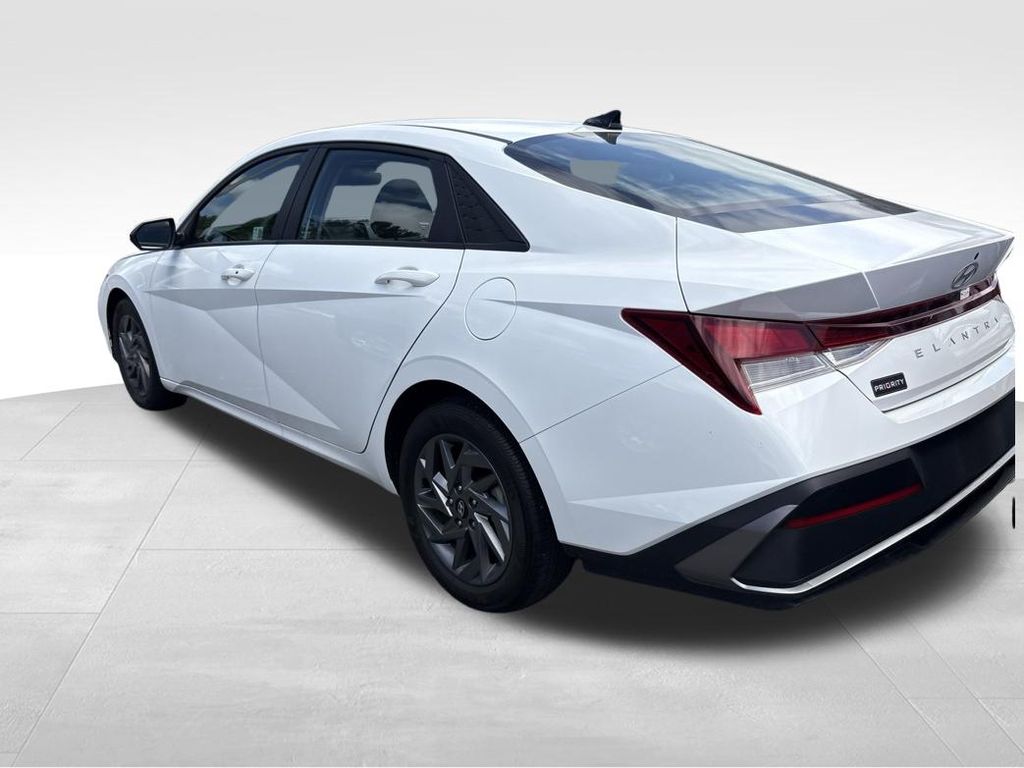 Used 2024 White Hyundai SEL image 11