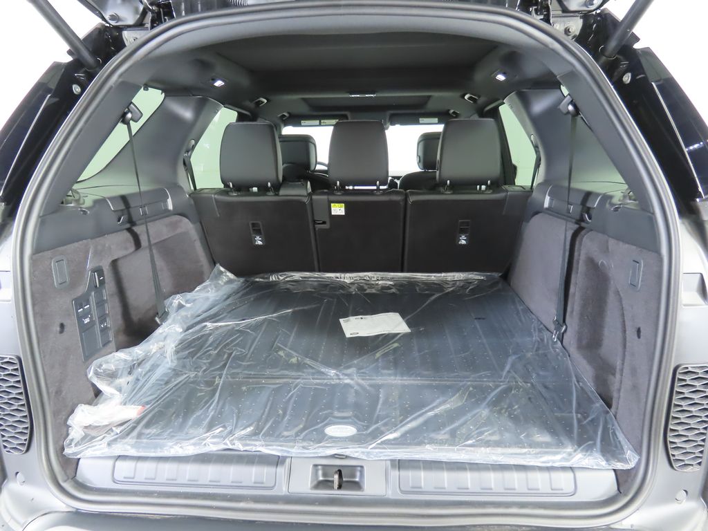 Thumbnail: 2025 Land Rover Discovery - 28