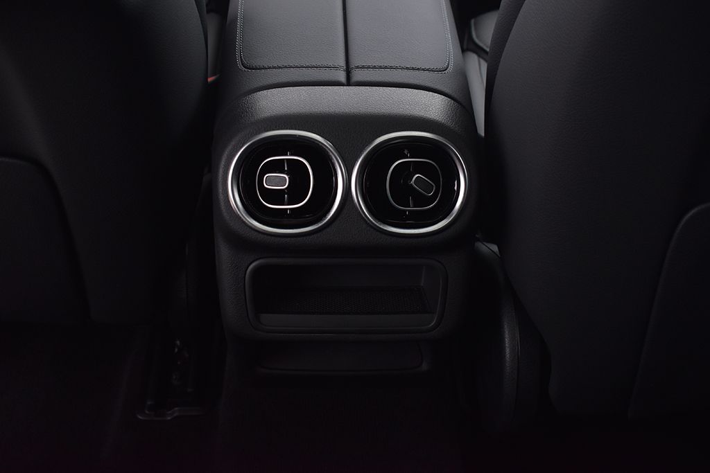 Thumbnail: 2026 Mercedes-Benz GLC - 23