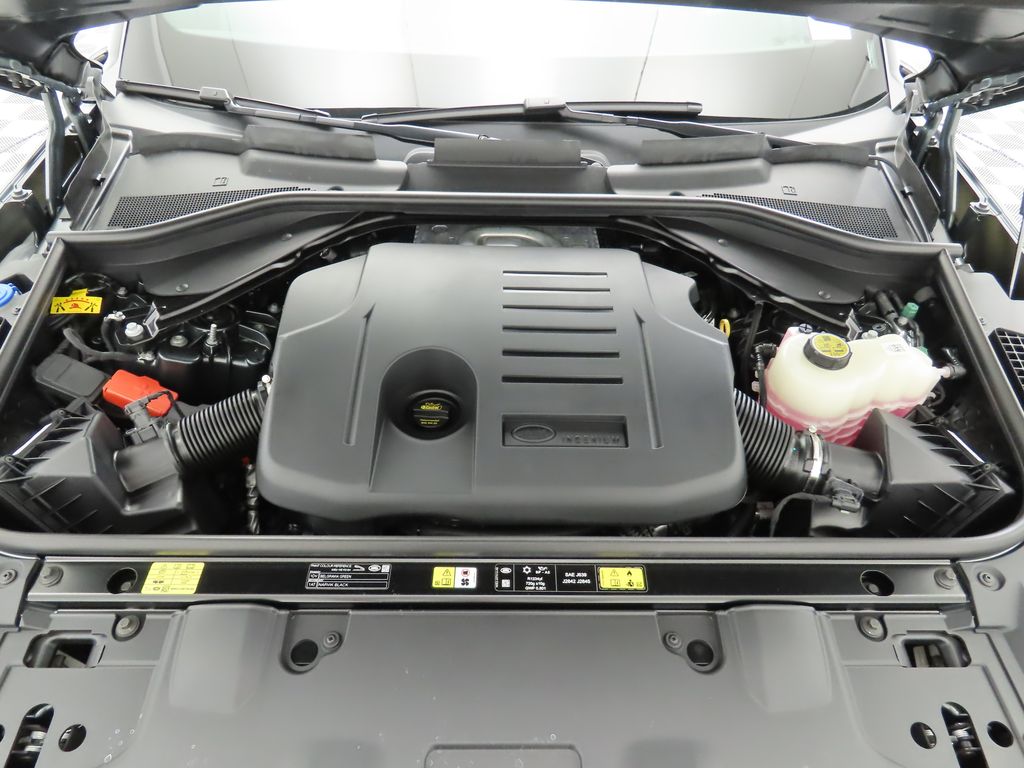 2025 Land Rover Range Rover SE 29