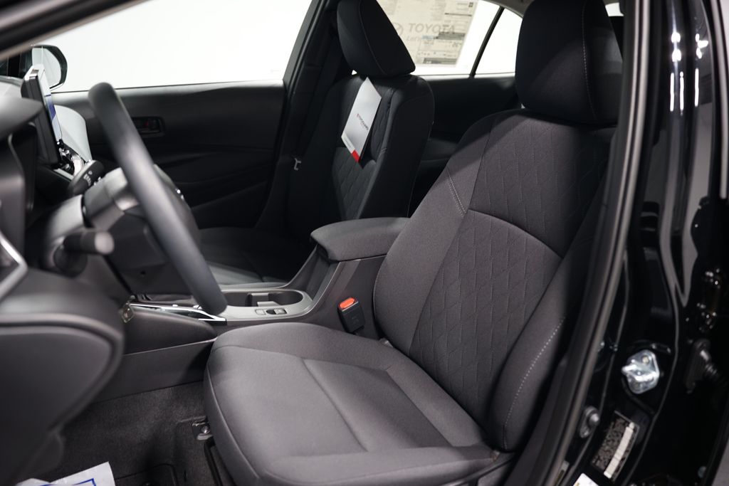 2025 Toyota Corolla LE 24