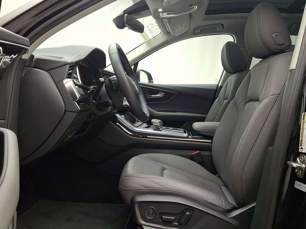 Thumbnail: 2025 Audi Q7 - 13