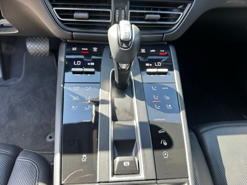 2022 Porsche Macan  22