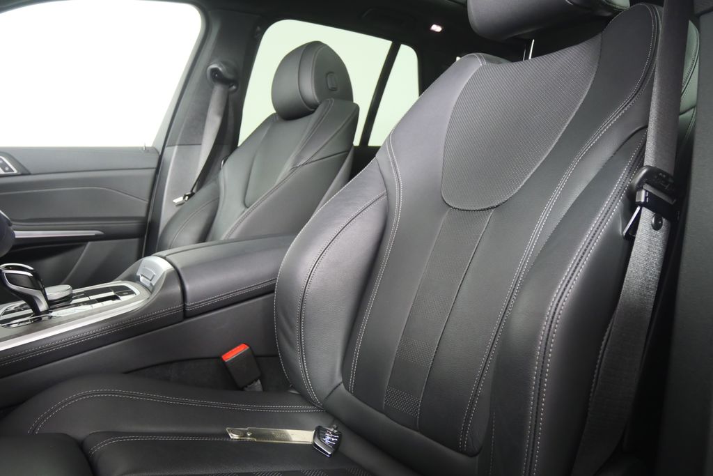 Thumbnail: 2022 BMW X5 - 10