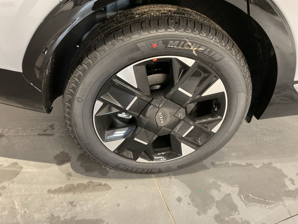 New 2026 Gray Kia SX-Prestige image 23