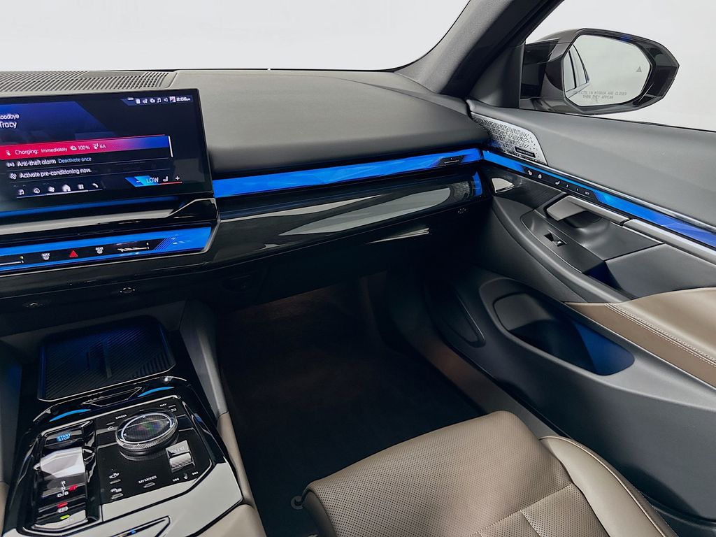Thumbnail: 2024 BMW i5 - 24